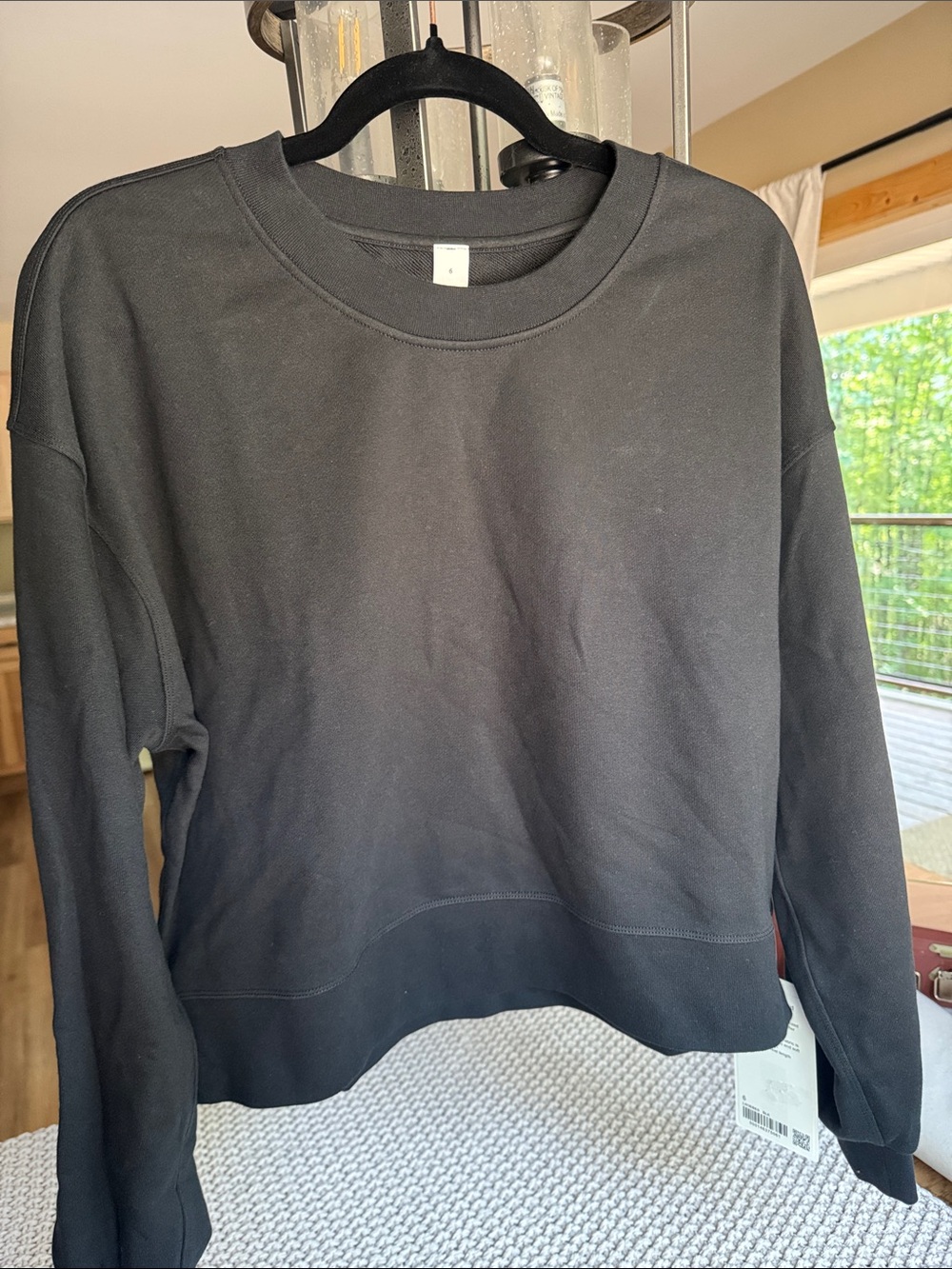 LULULEMON Oversized Cropped Crew, size 6. NWT, sold out color!